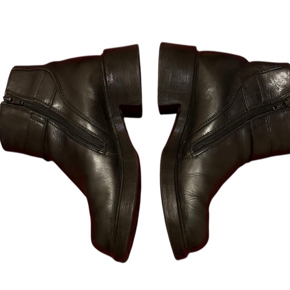 Women's Dr. Martens Black Ankle Boots & Booties Size 8 MIE VINTAGE